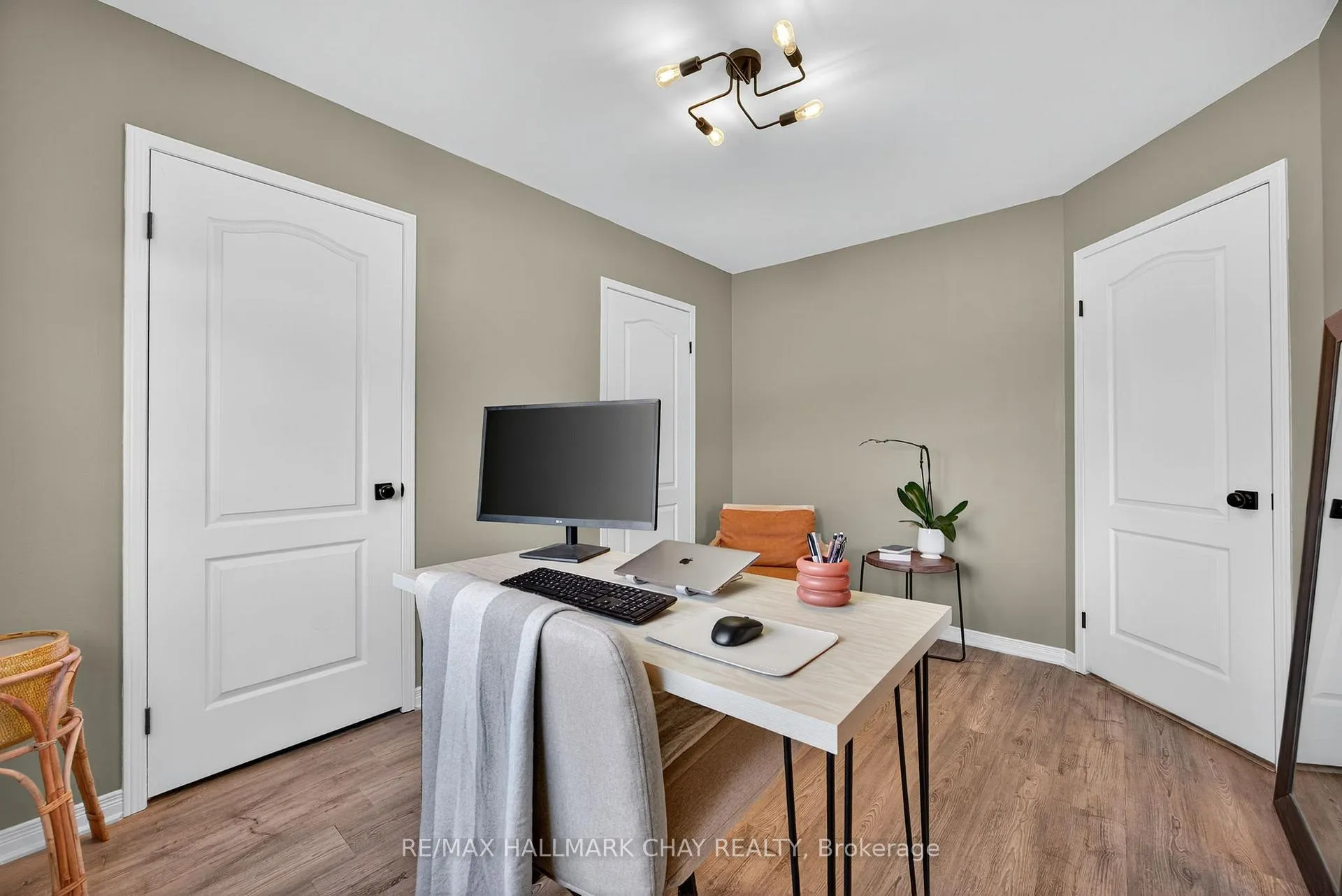 Photo 18 of 56 Julia Crescent, Orillia — HOMEH