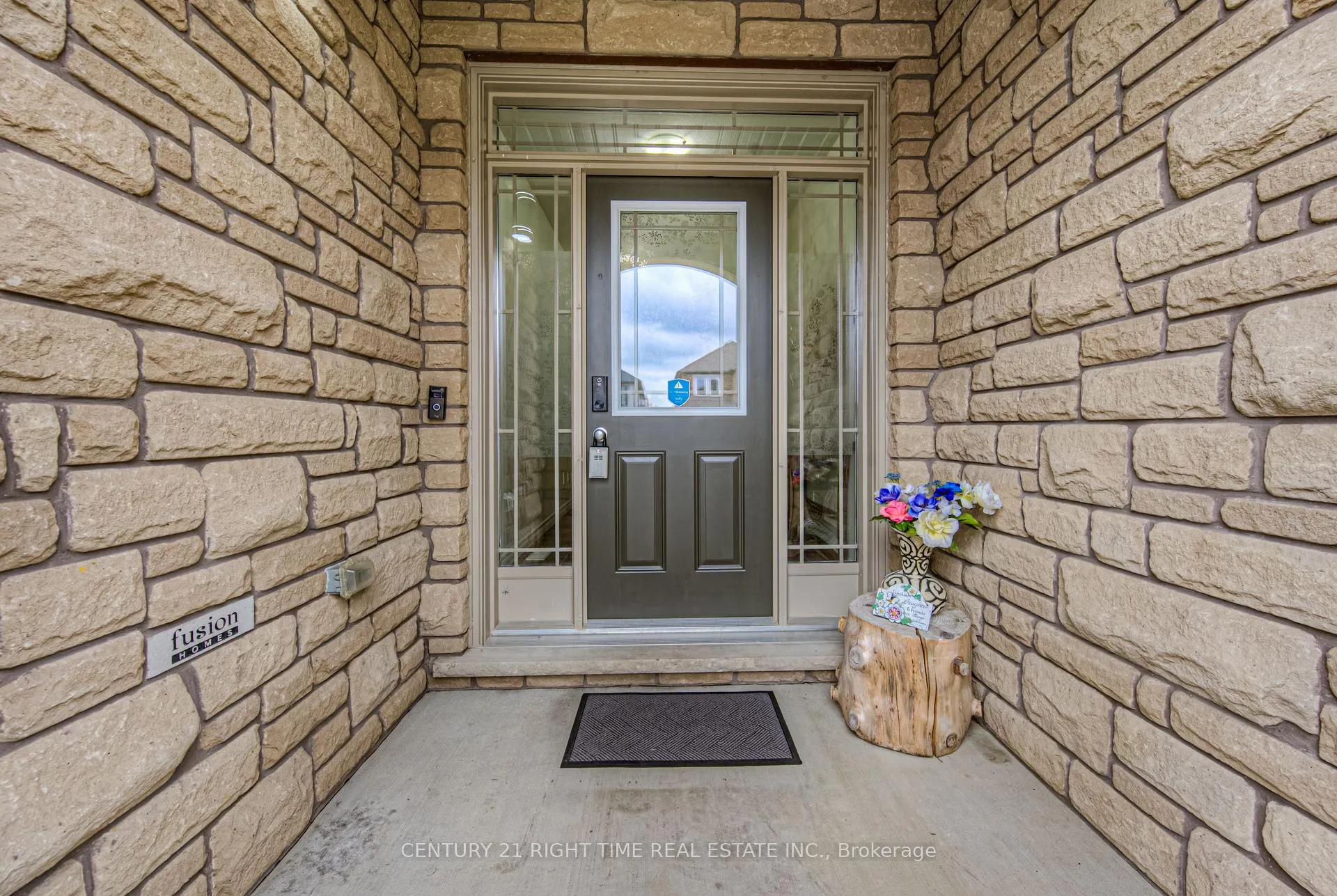 Photo 2 of 382 Beechdrops Drive, Waterloo, Vista Hills — HOMEH