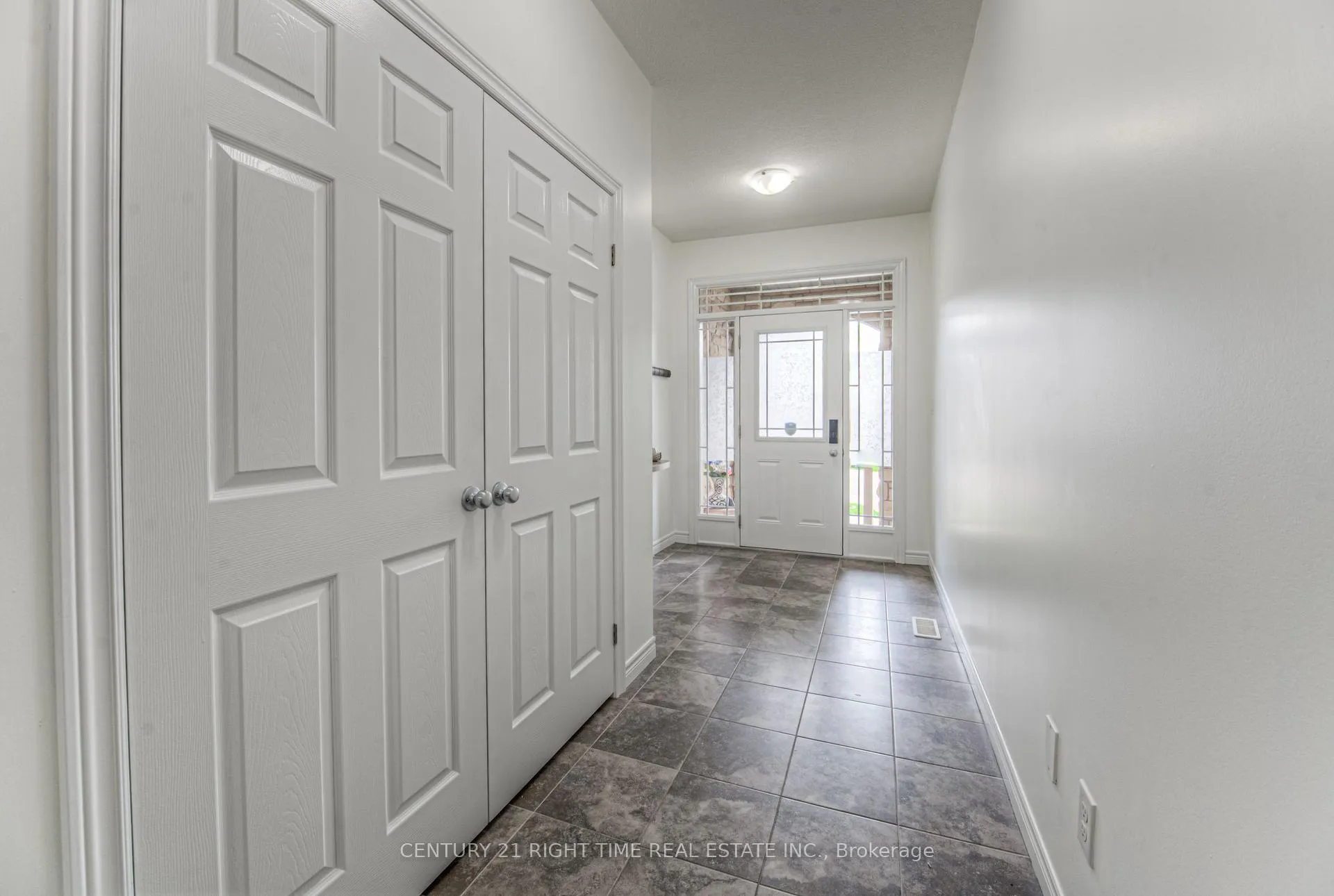 Photo 3 of 382 Beechdrops Drive, Waterloo, Vista Hills — HOMEH