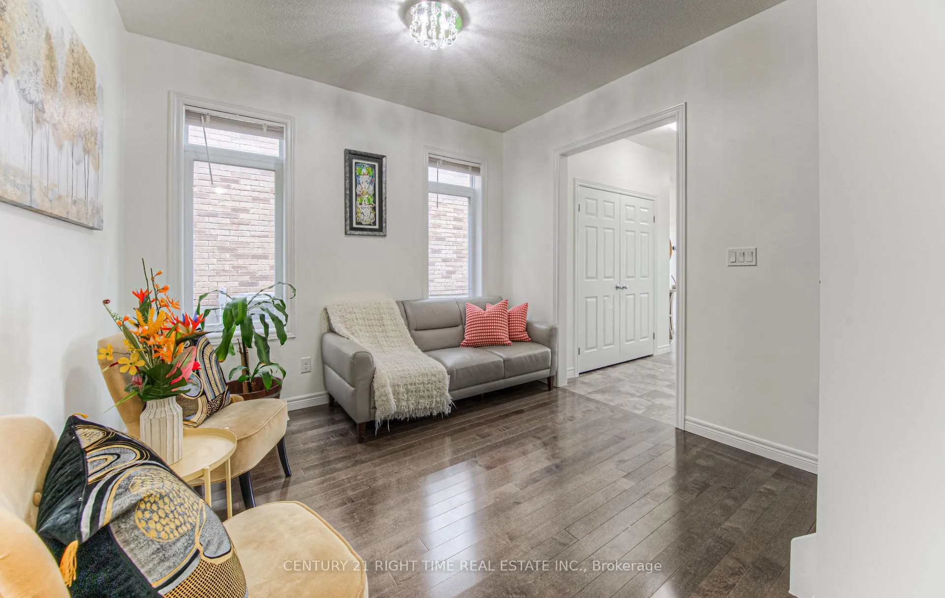 Photo 6 of 382 Beechdrops Drive, Waterloo, Vista Hills — HOMEH