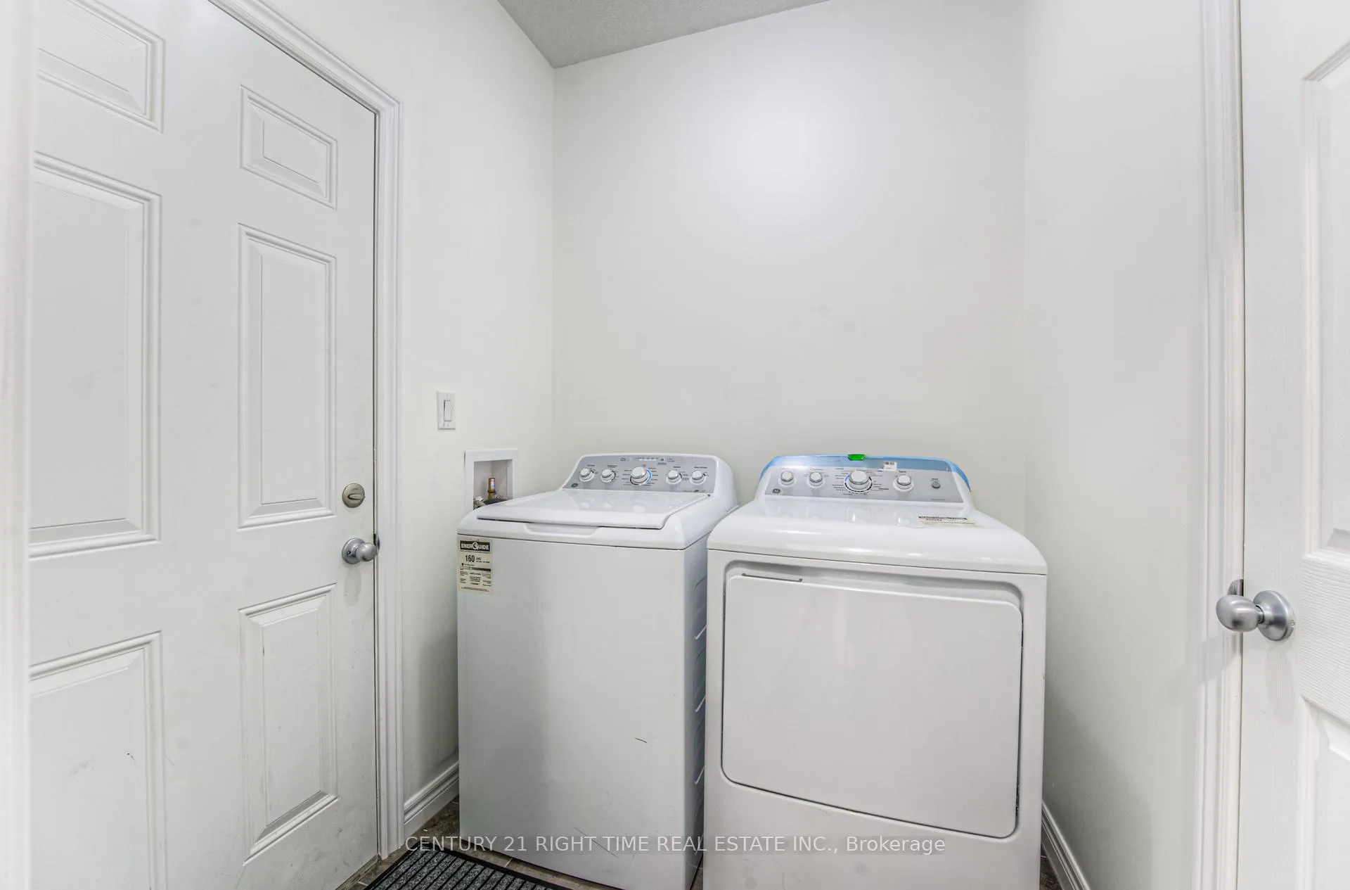 Photo 8 of 382 Beechdrops Drive, Waterloo, Vista Hills — HOMEH