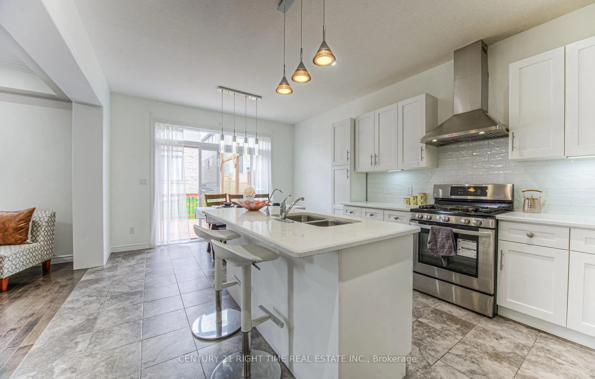 Photo 9 of 382 Beechdrops Drive, Waterloo, Vista Hills — HOMEH