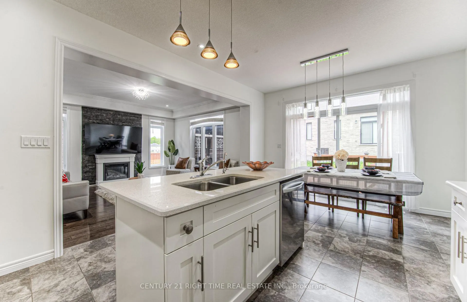 Photo 13 of 382 Beechdrops Drive, Waterloo, Vista Hills — HOMEH