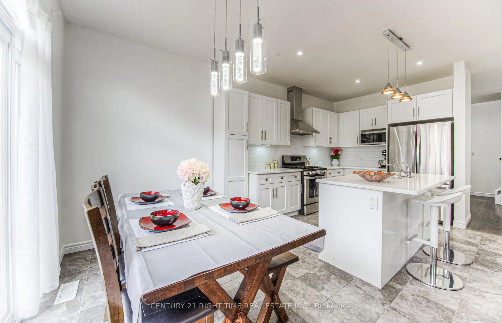 Photo 14 of 382 Beechdrops Drive, Waterloo, Vista Hills — HOMEH