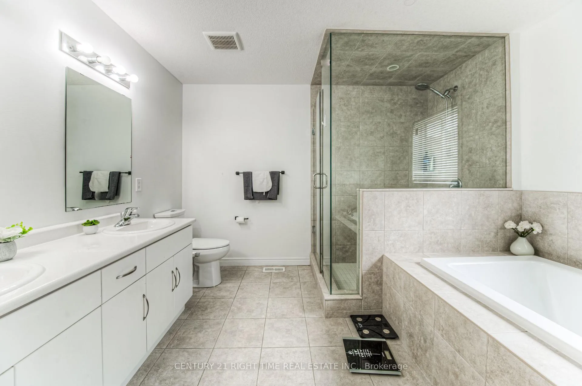 Photo 20 of 382 Beechdrops Drive, Waterloo, Vista Hills — HOMEH