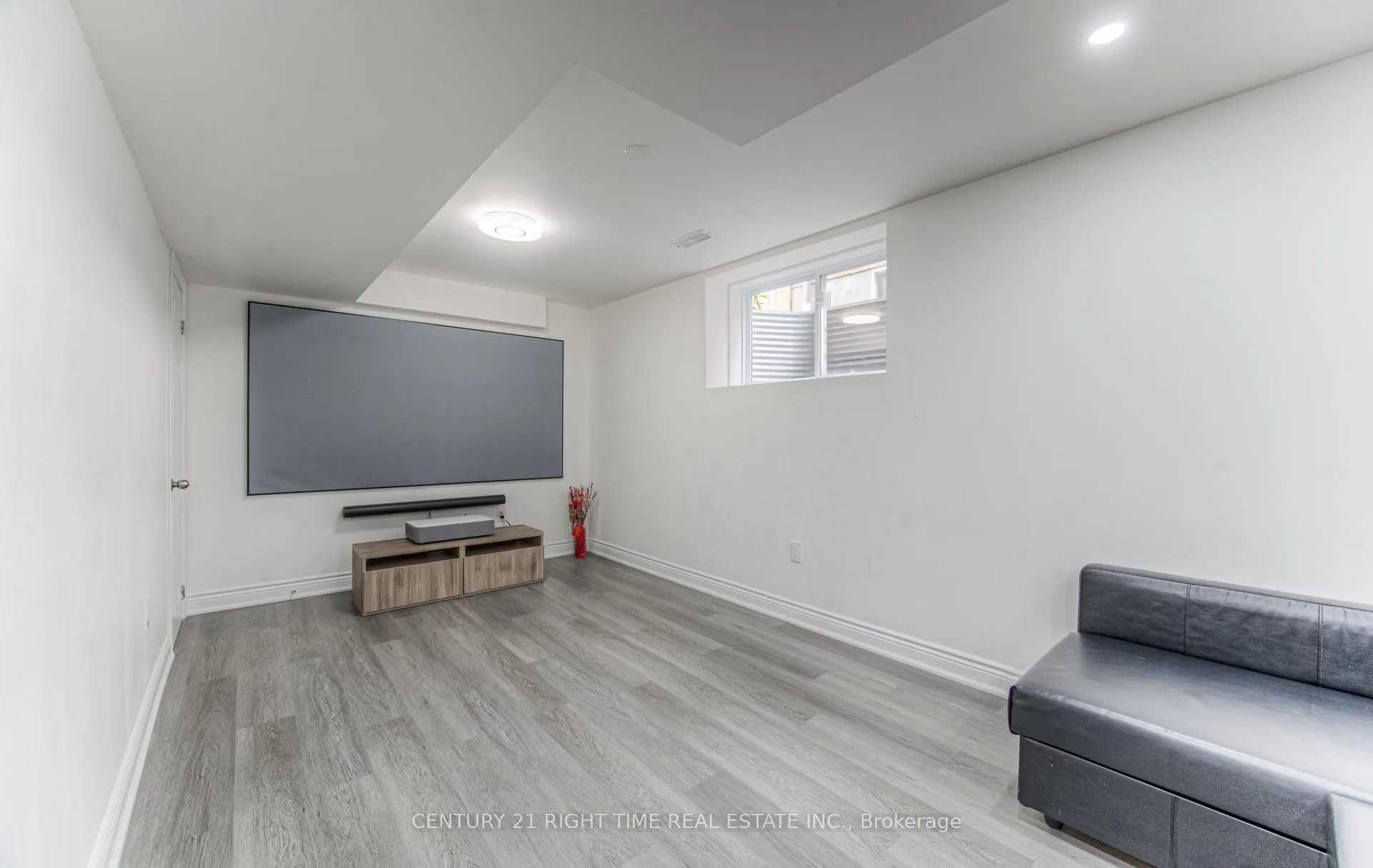 Photo 31 of 382 Beechdrops Drive, Waterloo, Vista Hills — HOMEH