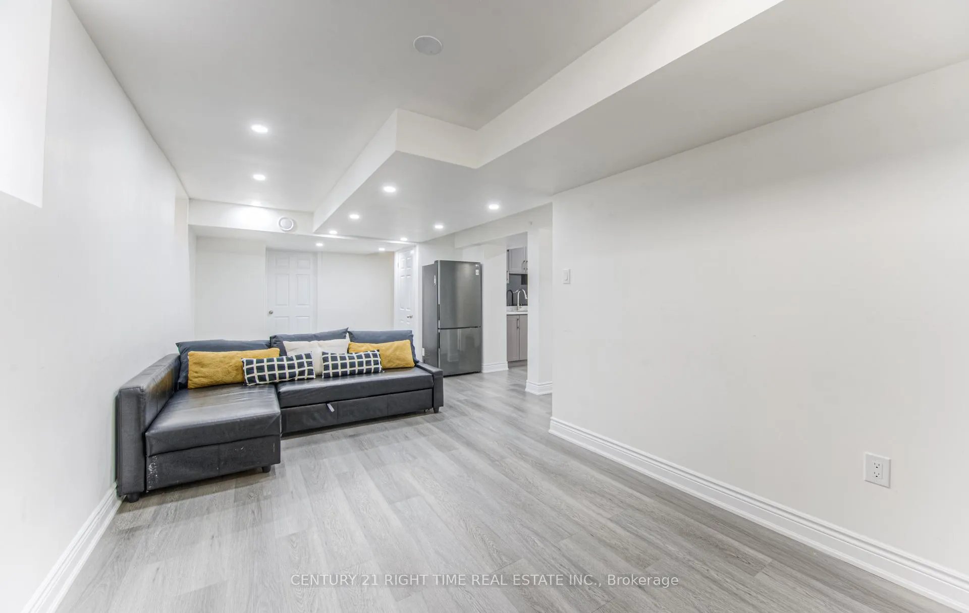 Photo 32 of 382 Beechdrops Drive, Waterloo, Vista Hills — HOMEH