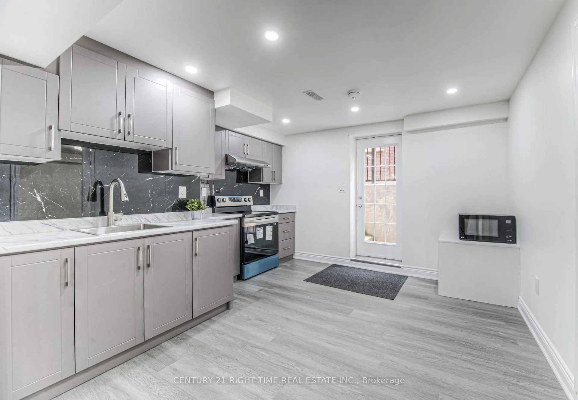 Photo 33 of 382 Beechdrops Drive, Waterloo, Vista Hills — HOMEH