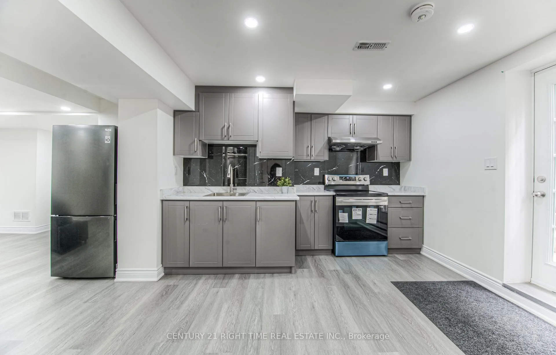Photo 34 of 382 Beechdrops Drive, Waterloo, Vista Hills — HOMEH