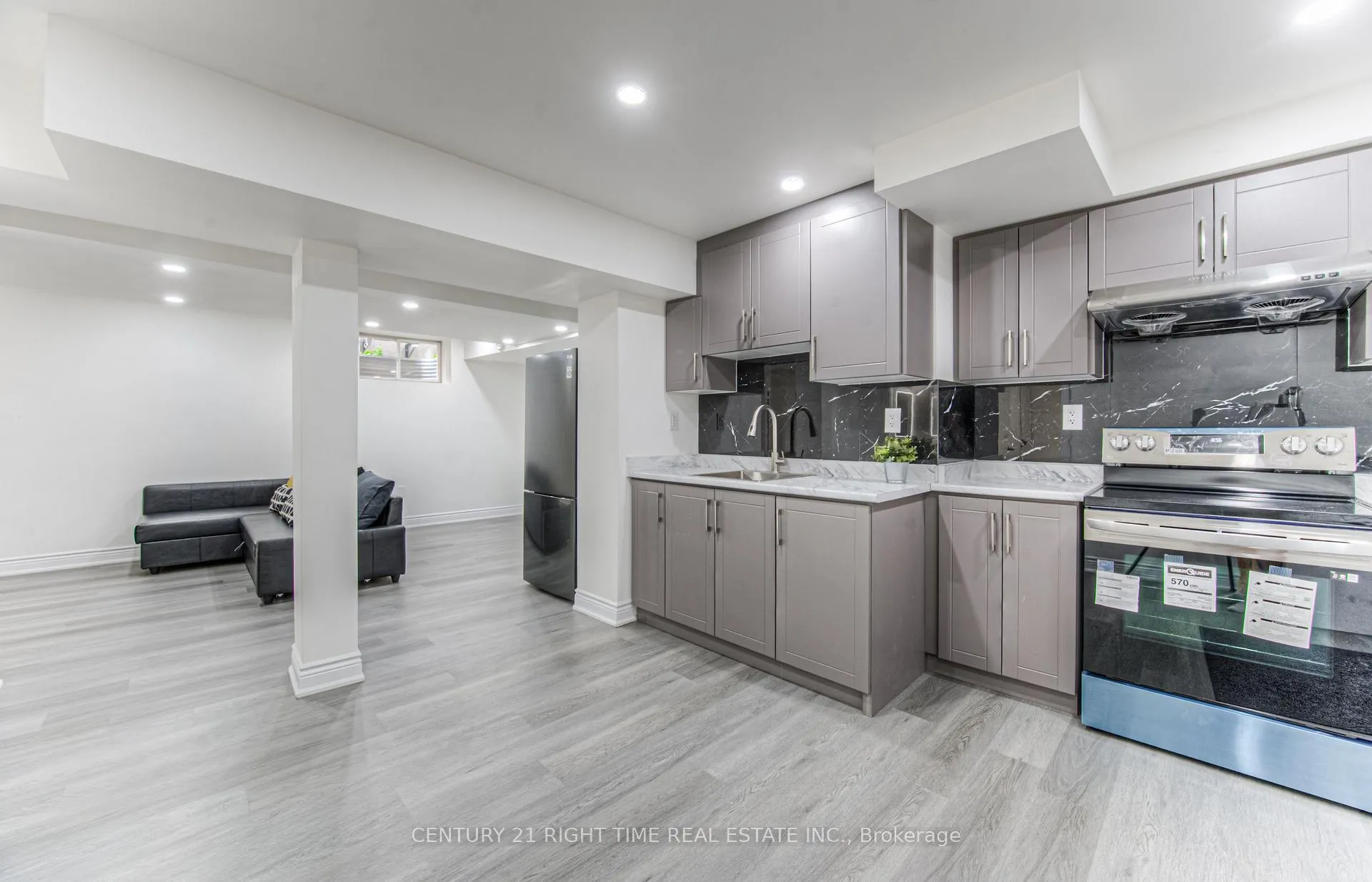 Photo 35 of 382 Beechdrops Drive, Waterloo, Vista Hills — HOMEH