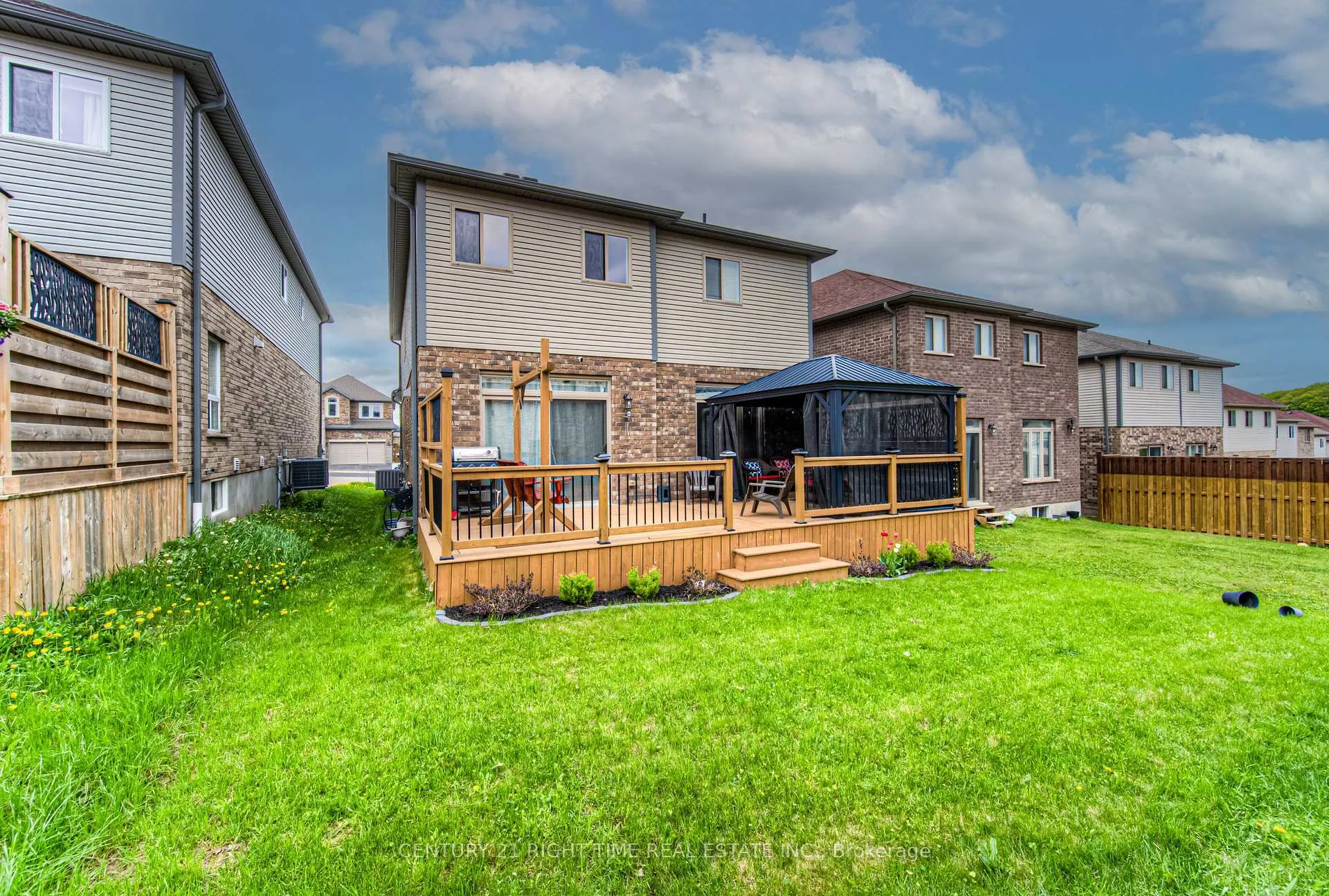 Photo 41 of 382 Beechdrops Drive, Waterloo, Vista Hills — HOMEH