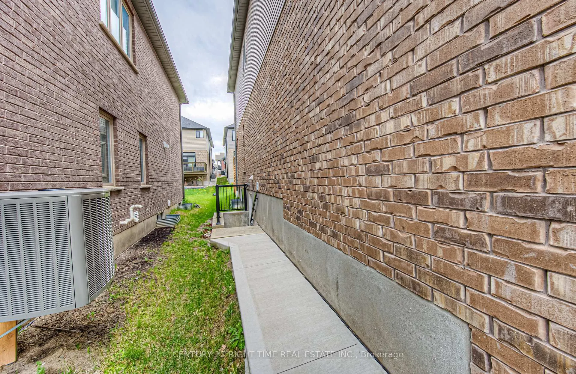 Photo 47 of 382 Beechdrops Drive, Waterloo, Vista Hills — HOMEH