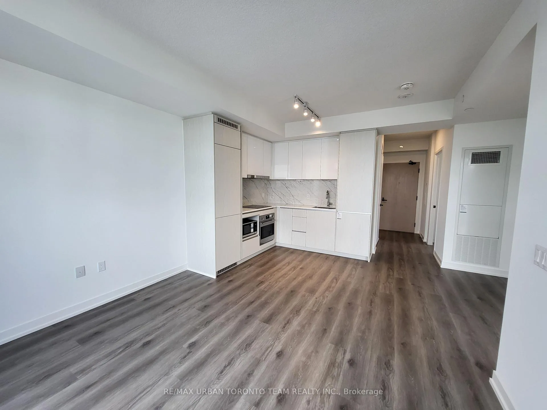 Photo 2 of Unit 3905, 28 Interchange Way, Vaughan, Vaughan Corporate Centre — HOMEH