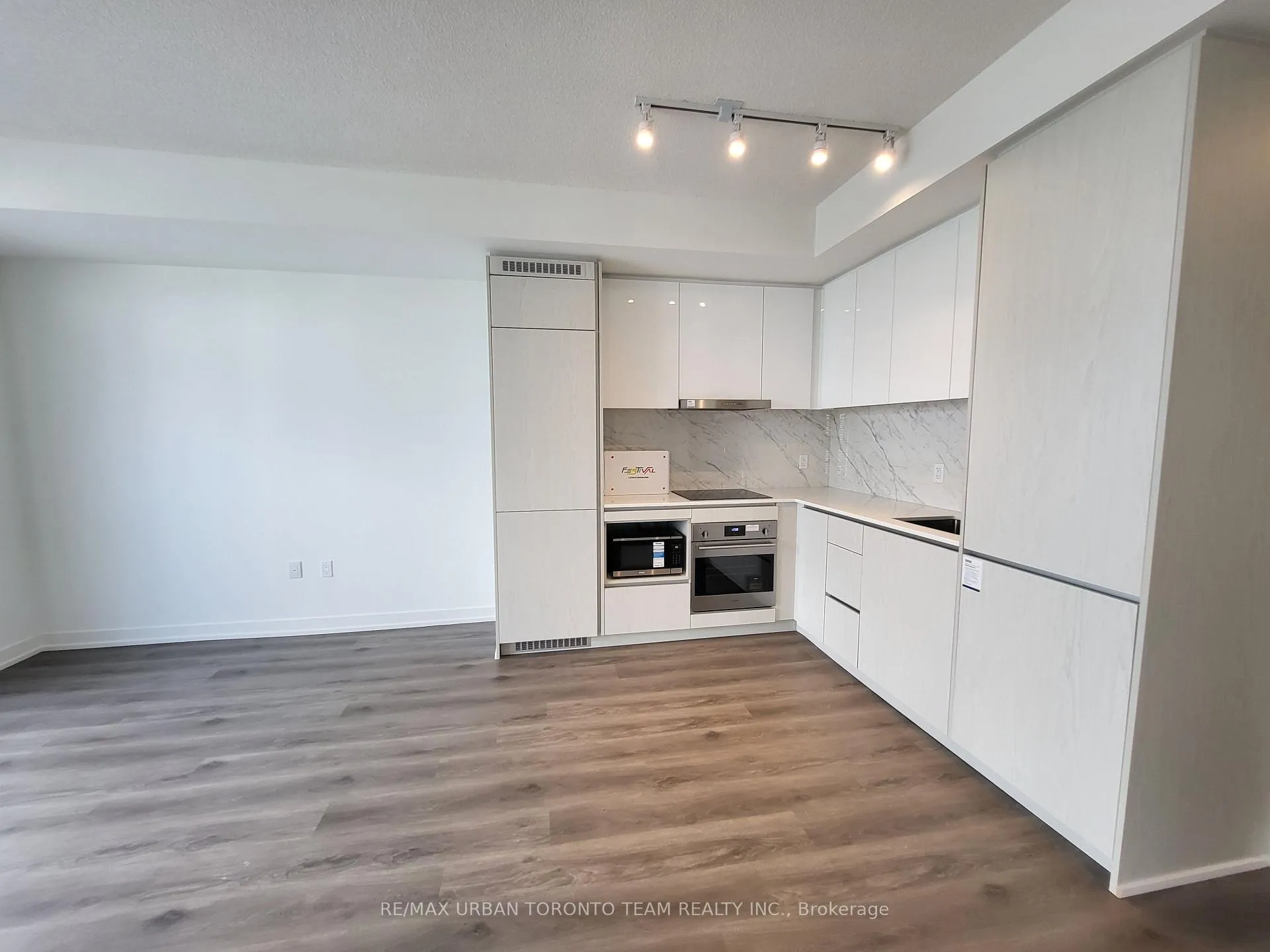 Photo 3 of Unit 3905, 28 Interchange Way, Vaughan, Vaughan Corporate Centre — HOMEH