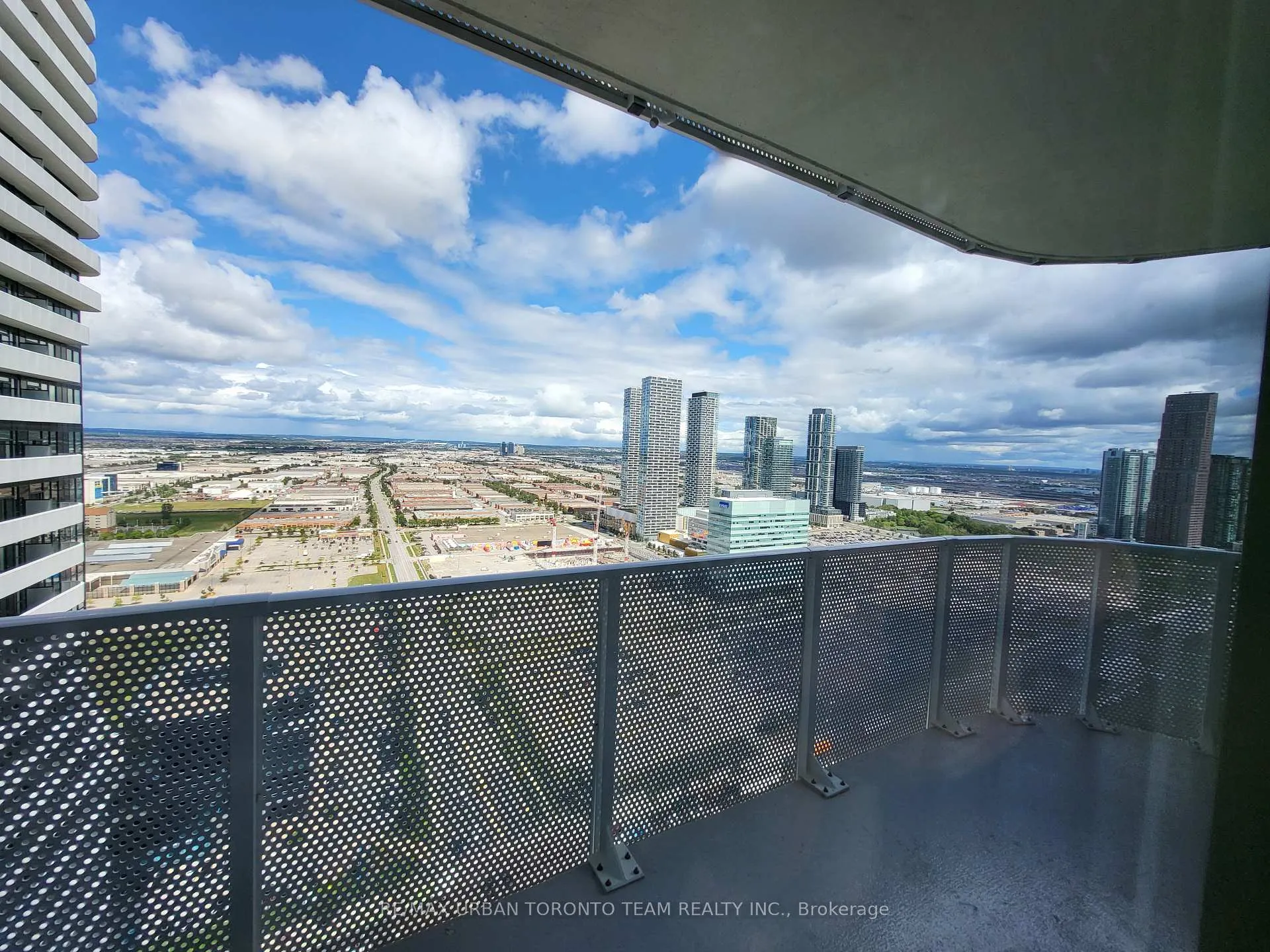 Photo 4 of Unit 3905, 28 Interchange Way, Vaughan, Vaughan Corporate Centre — HOMEH