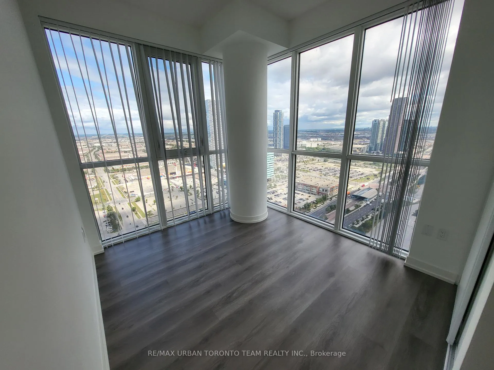 Photo 6 of Unit 3905, 28 Interchange Way, Vaughan, Vaughan Corporate Centre — HOMEH
