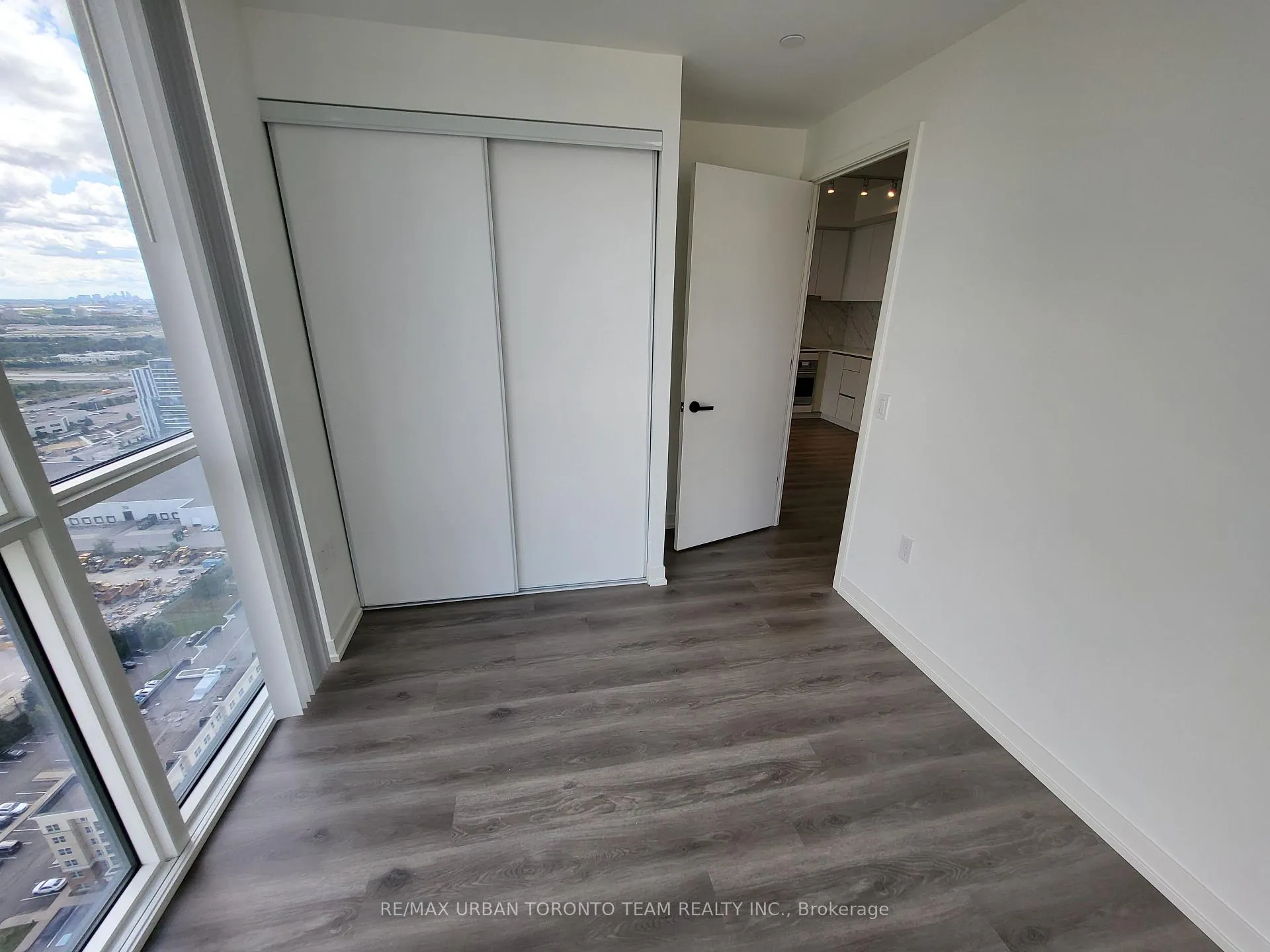 Photo 7 of Unit 3905, 28 Interchange Way, Vaughan, Vaughan Corporate Centre — HOMEH