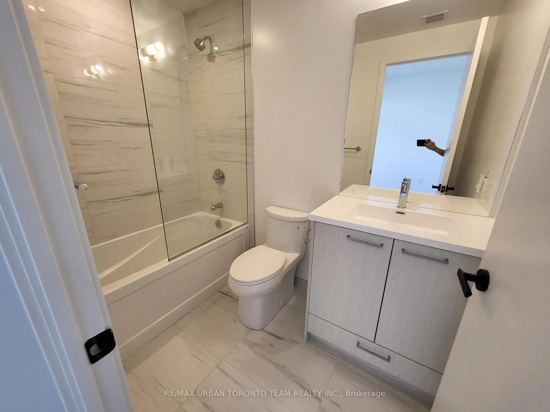 Photo 10 of Unit 3905, 28 Interchange Way, Vaughan, Vaughan Corporate Centre — HOMEH