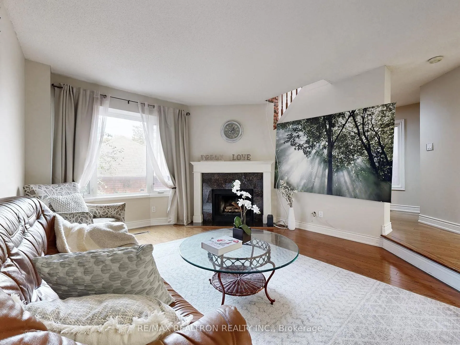 Photo 5 of 93 North Meadow Crescent, Vaughan, Crestwood-Springfarm-Yorkhill — HOMEH