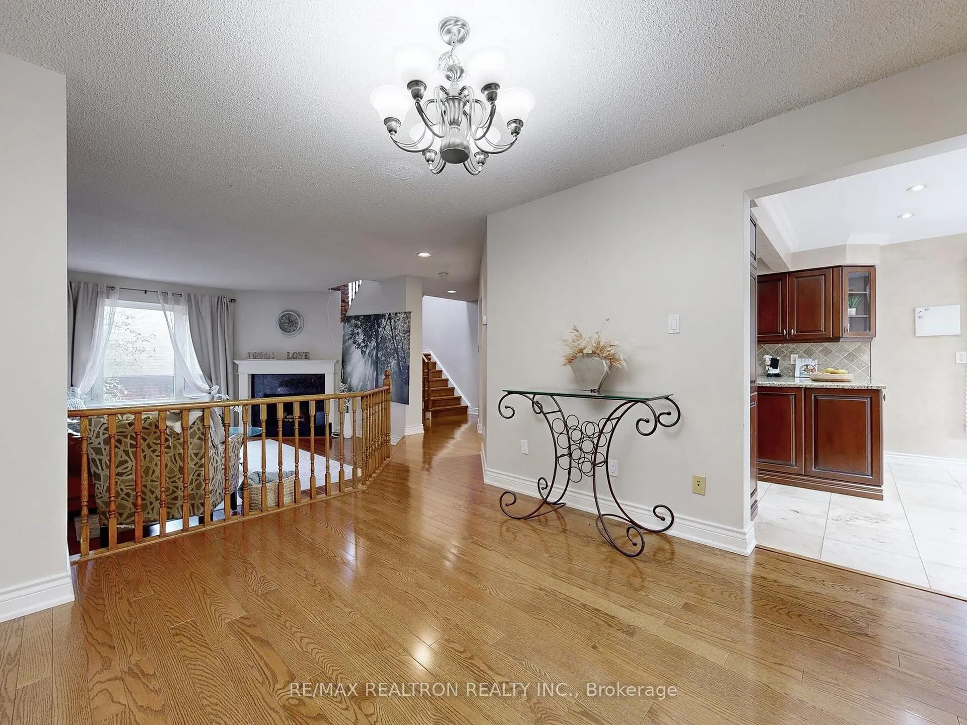 Photo 9 of 93 North Meadow Crescent, Vaughan, Crestwood-Springfarm-Yorkhill — HOMEH