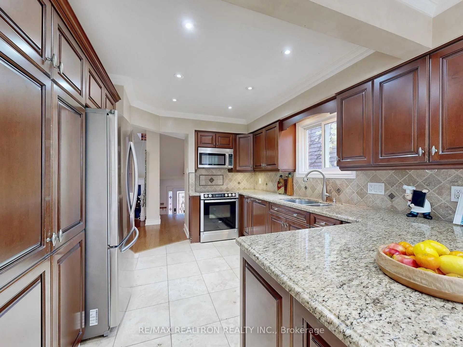 Photo 11 of 93 North Meadow Crescent, Vaughan, Crestwood-Springfarm-Yorkhill — HOMEH