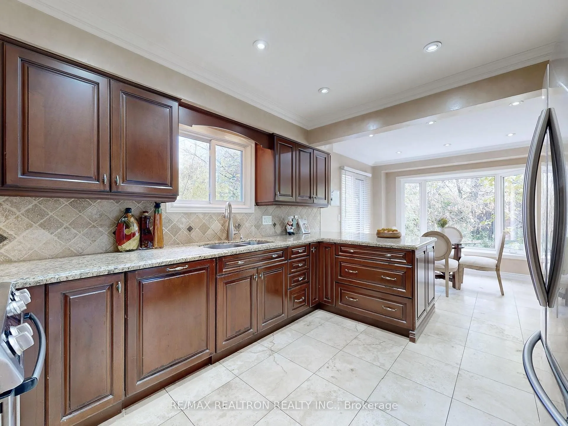Photo 13 of 93 North Meadow Crescent, Vaughan, Crestwood-Springfarm-Yorkhill — HOMEH