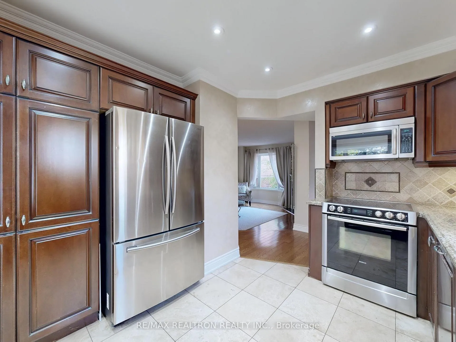 Photo 14 of 93 North Meadow Crescent, Vaughan, Crestwood-Springfarm-Yorkhill — HOMEH