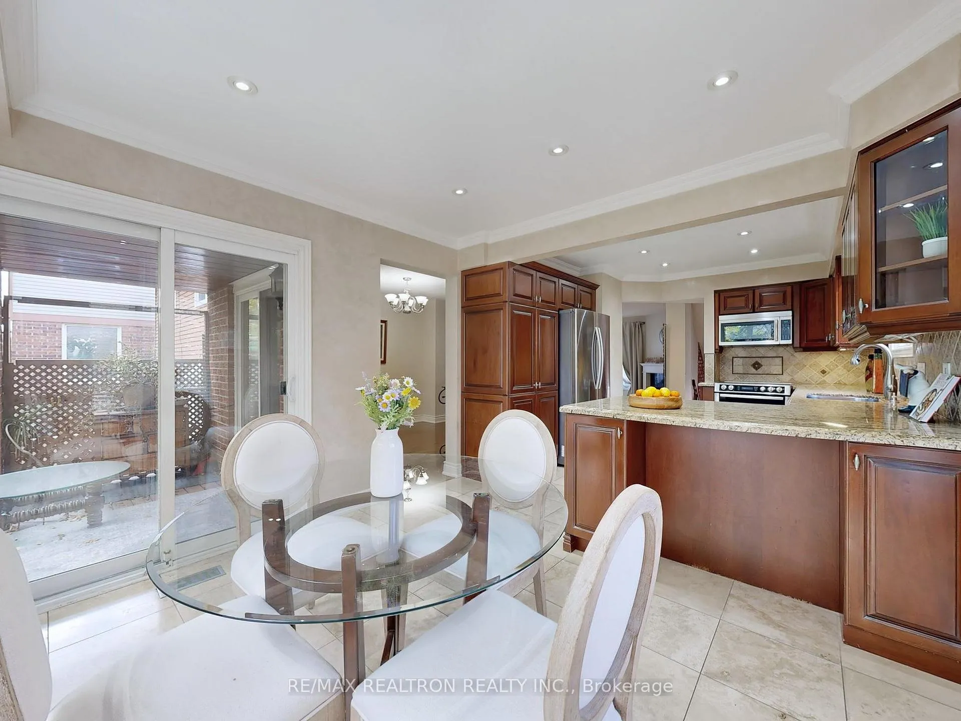 Photo 15 of 93 North Meadow Crescent, Vaughan, Crestwood-Springfarm-Yorkhill — HOMEH