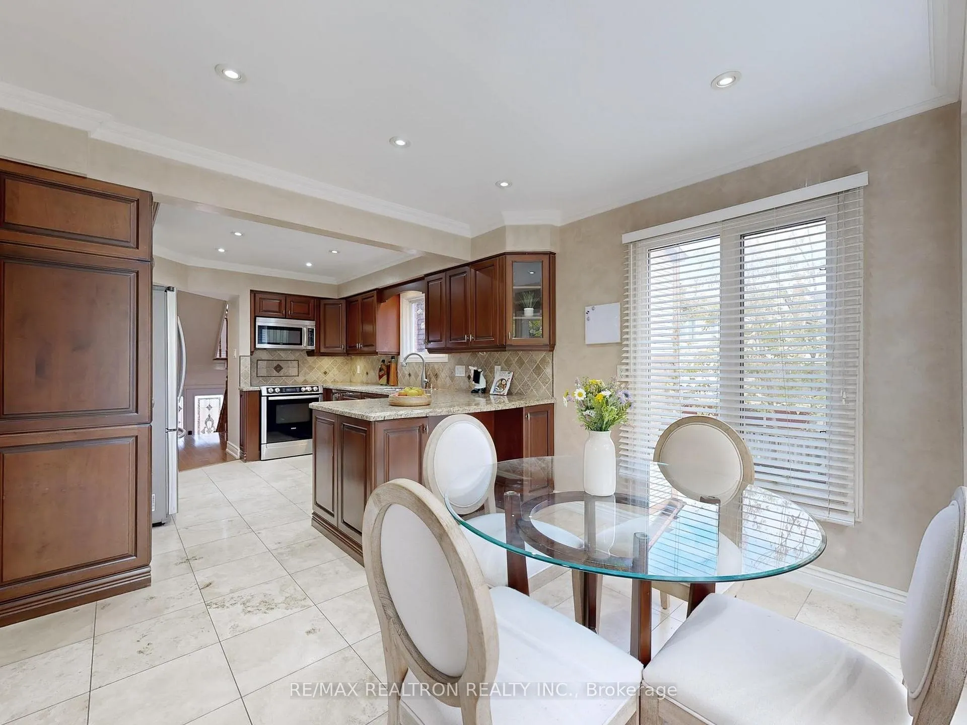 Photo 16 of 93 North Meadow Crescent, Vaughan, Crestwood-Springfarm-Yorkhill — HOMEH