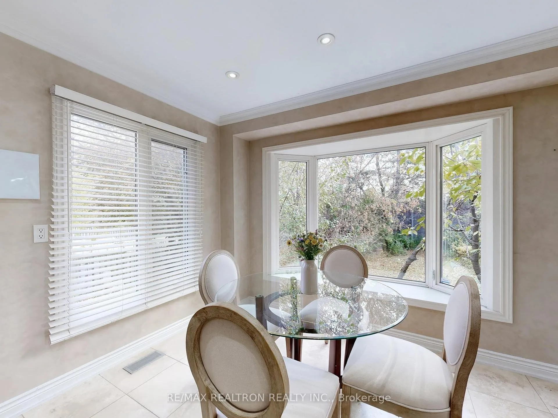 Photo 17 of 93 North Meadow Crescent, Vaughan, Crestwood-Springfarm-Yorkhill — HOMEH