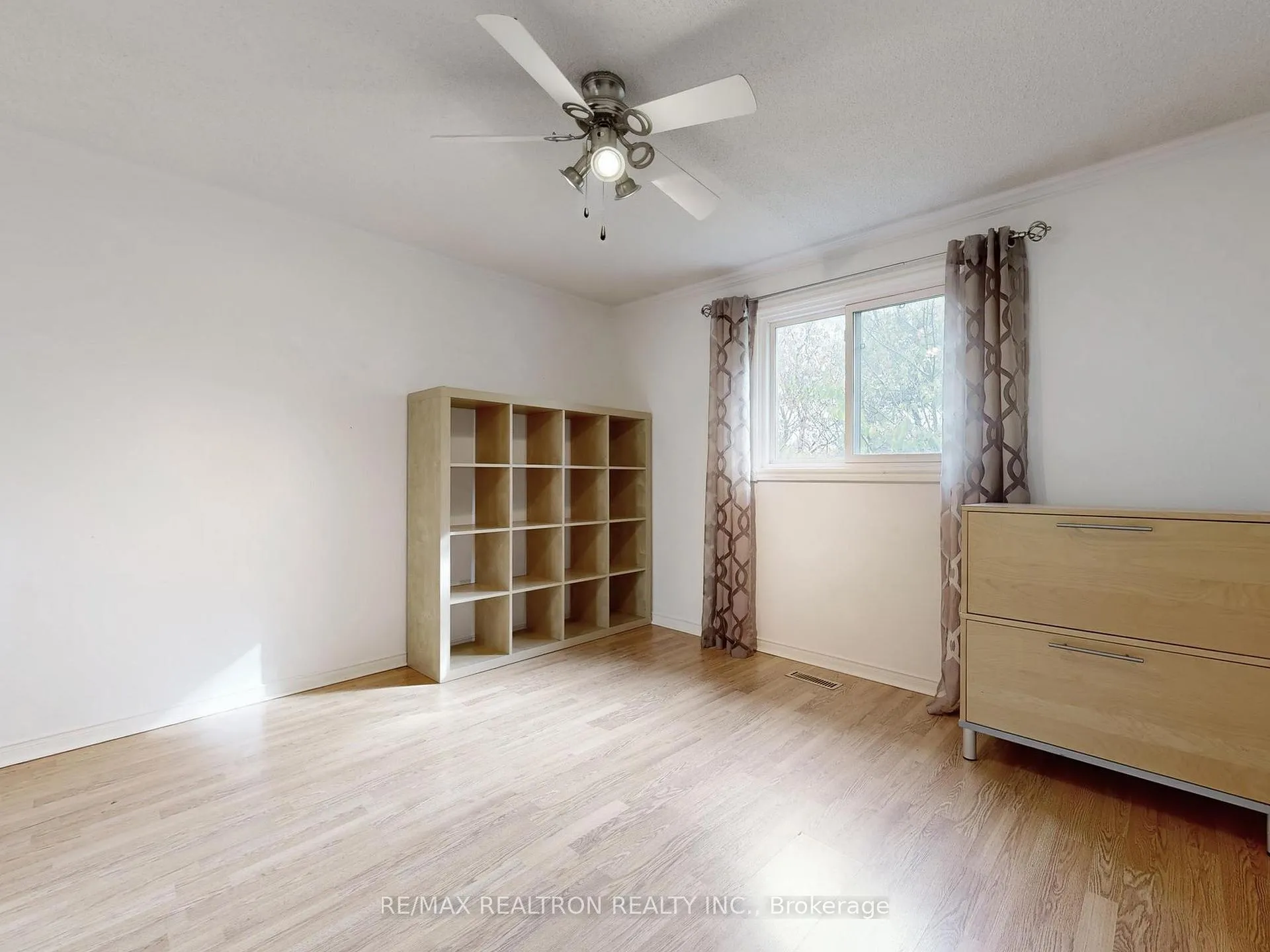 Photo 25 of 93 North Meadow Crescent, Vaughan, Crestwood-Springfarm-Yorkhill — HOMEH