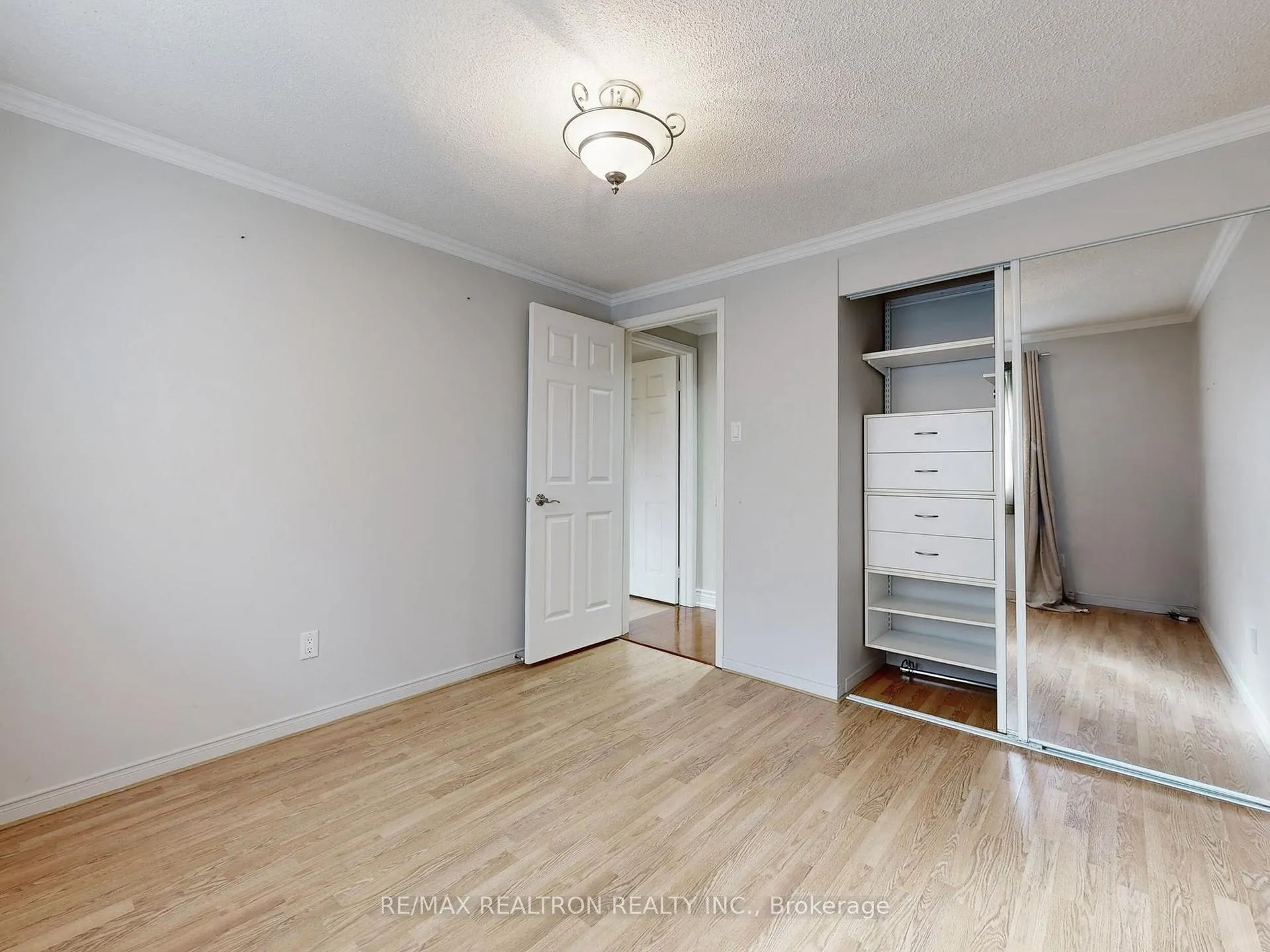 Photo 28 of 93 North Meadow Crescent, Vaughan, Crestwood-Springfarm-Yorkhill — HOMEH