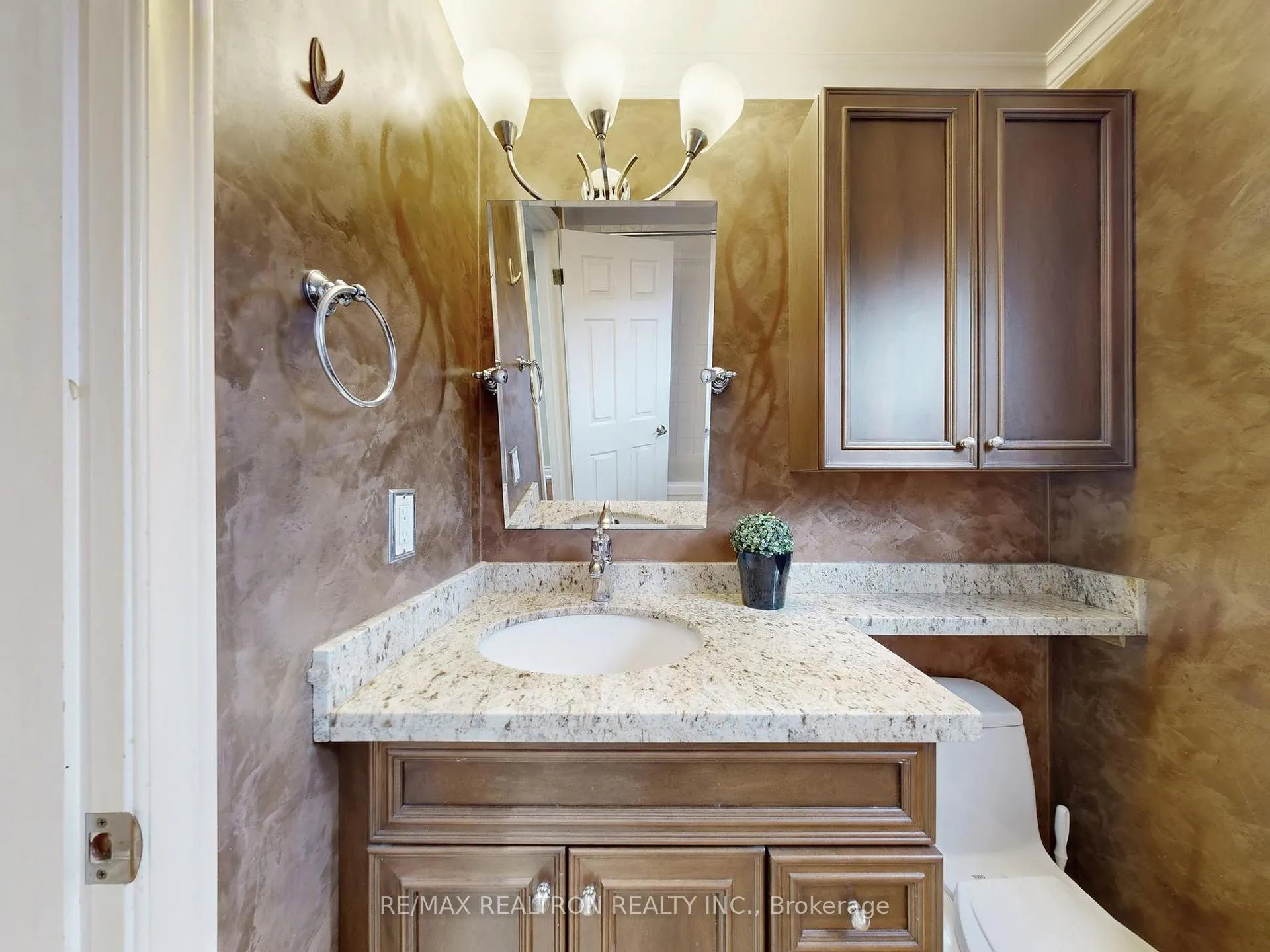 Photo 29 of 93 North Meadow Crescent, Vaughan, Crestwood-Springfarm-Yorkhill — HOMEH