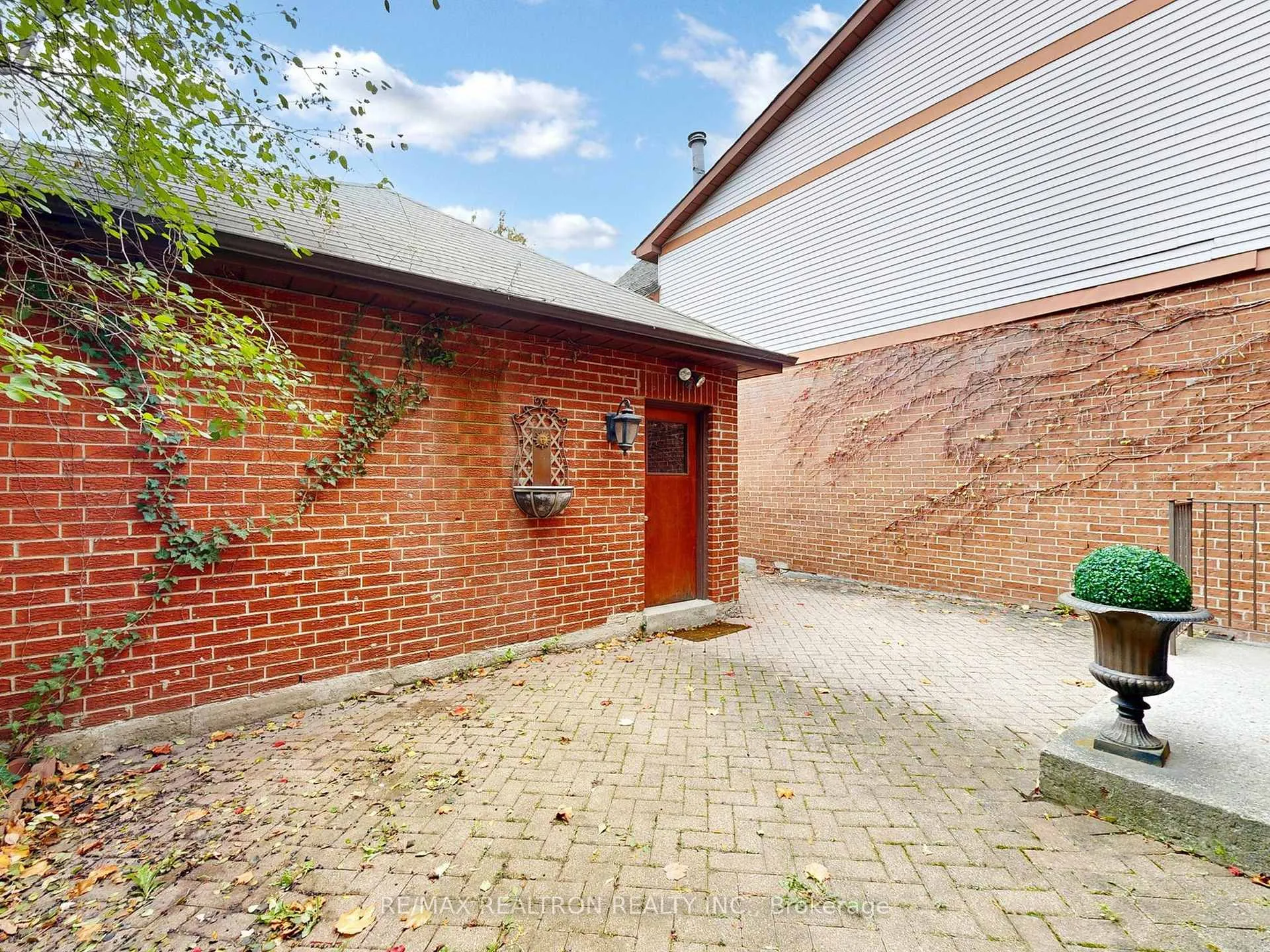 Photo 35 of 93 North Meadow Crescent, Vaughan, Crestwood-Springfarm-Yorkhill — HOMEH