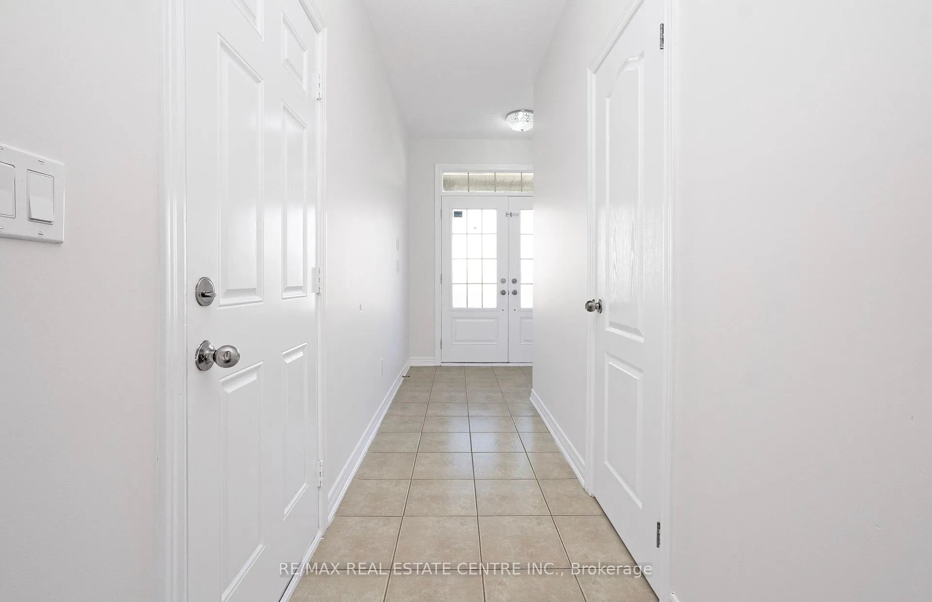 Photo 4 of 51 Ebury Drive, Brampton, Credit Valley — HOMEH