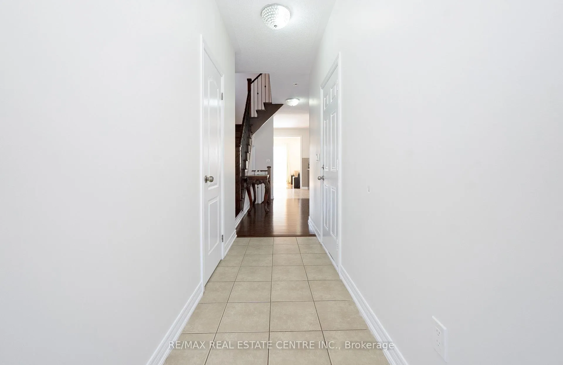Photo 5 of 51 Ebury Drive, Brampton, Credit Valley — HOMEH