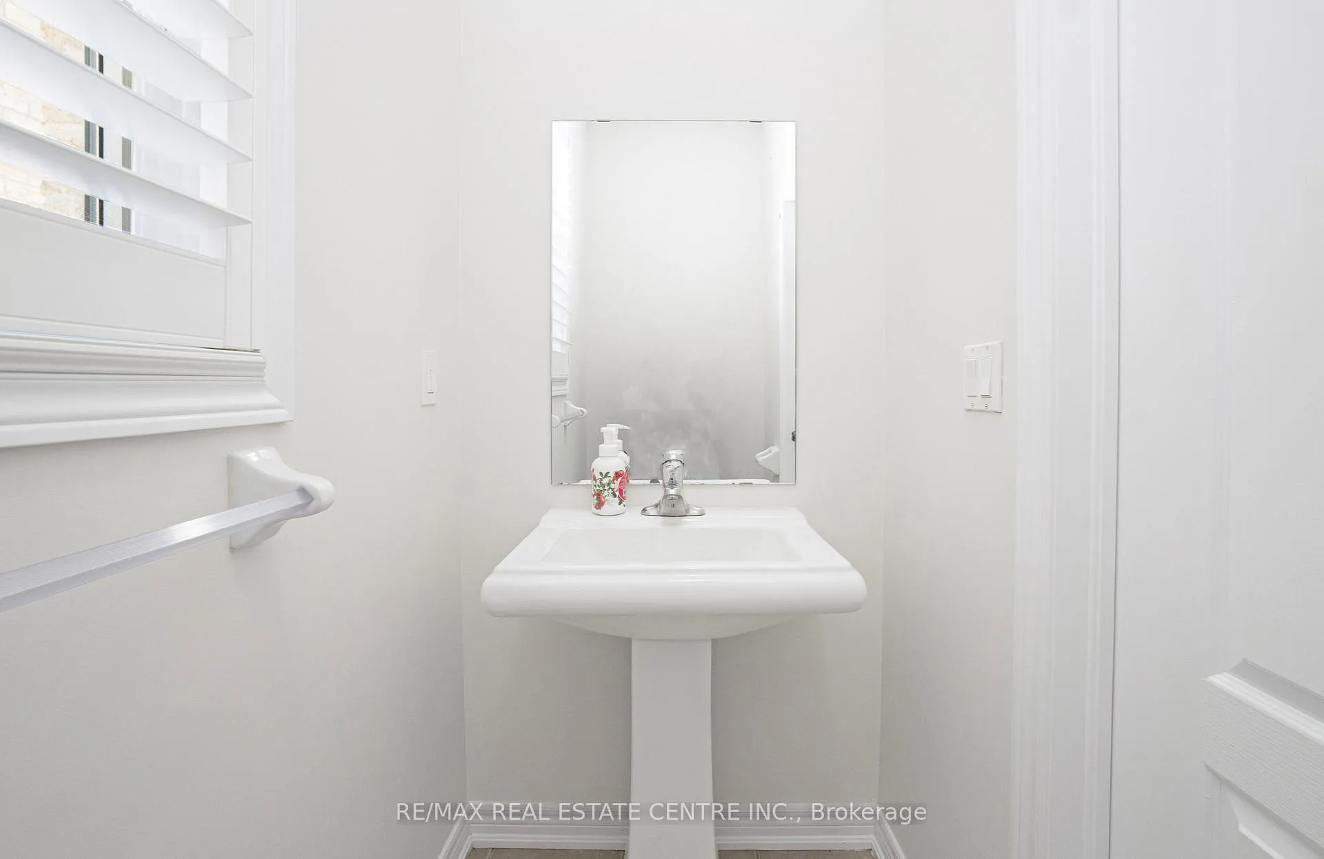 Photo 6 of 51 Ebury Drive, Brampton, Credit Valley — HOMEH
