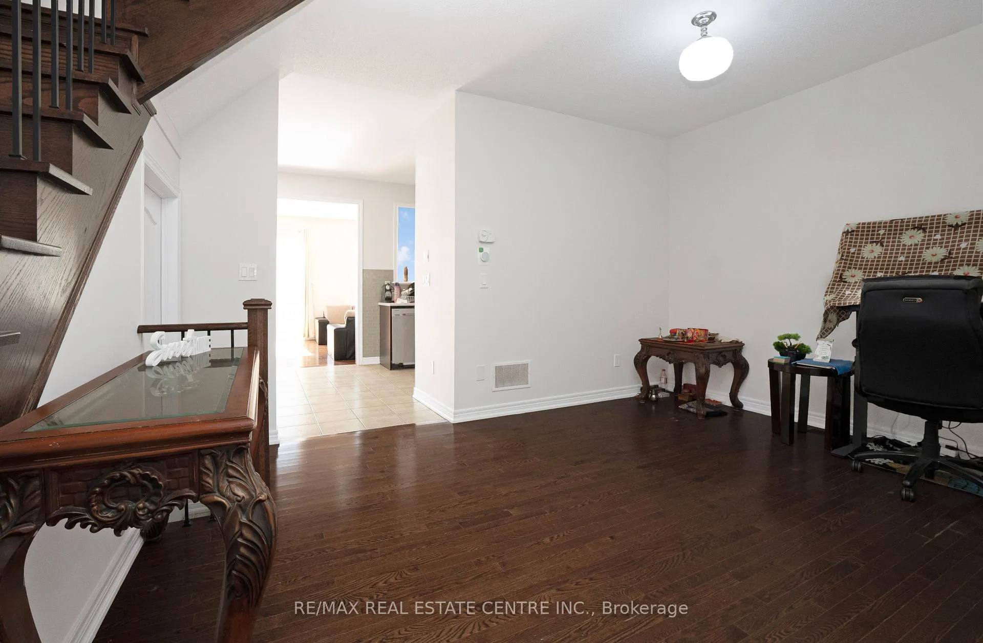 Photo 7 of 51 Ebury Drive, Brampton, Credit Valley — HOMEH