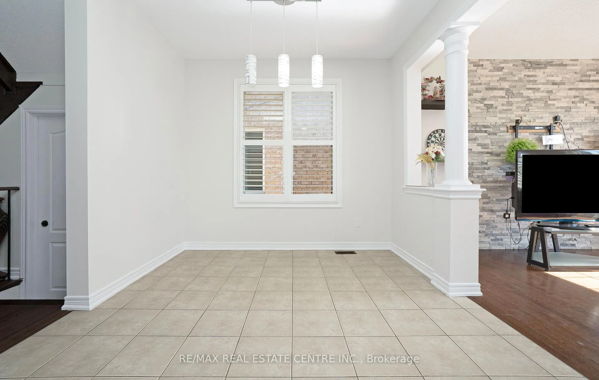Photo 12 of 51 Ebury Drive, Brampton, Credit Valley — HOMEH