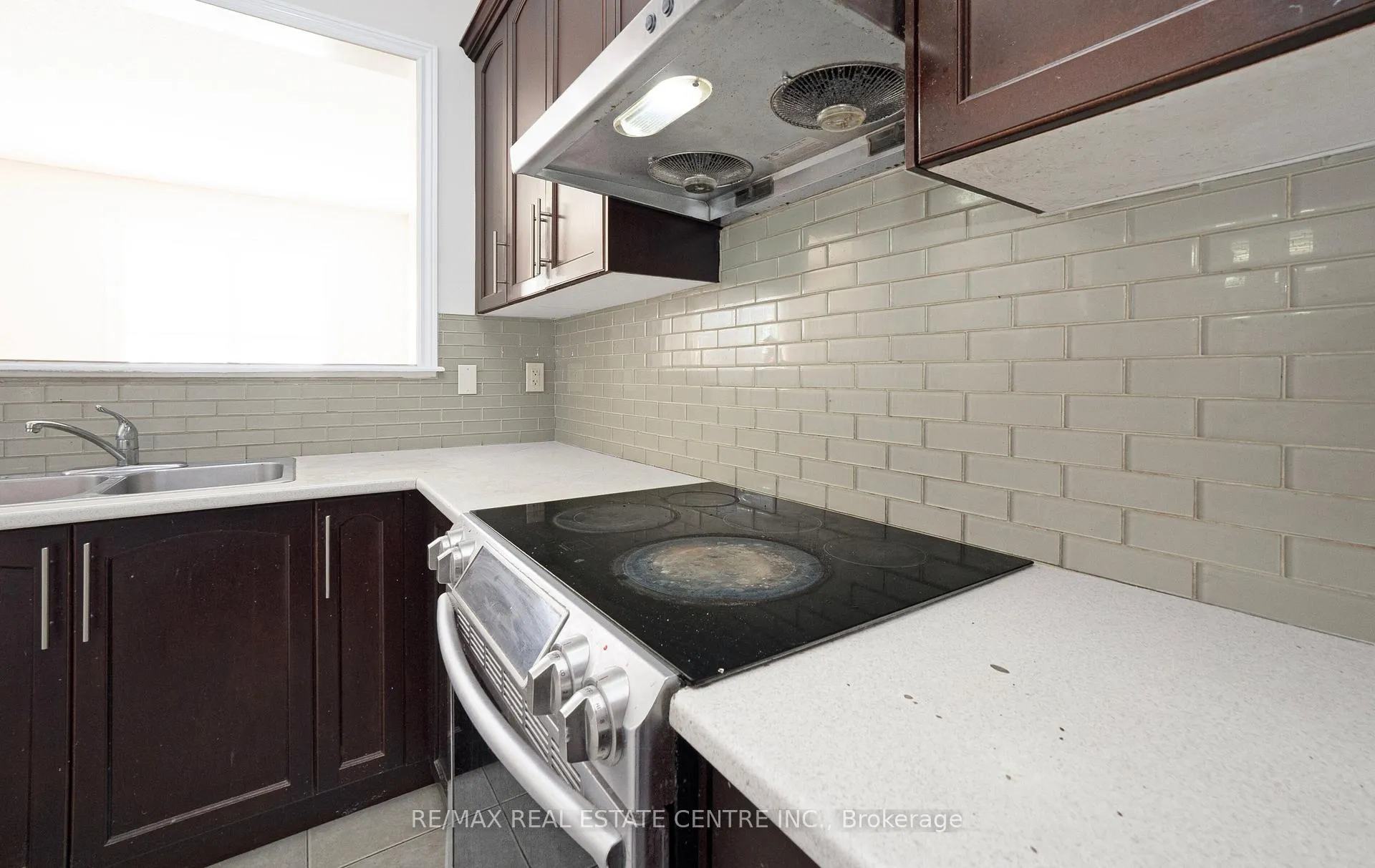 Photo 16 of 51 Ebury Drive, Brampton, Credit Valley — HOMEH