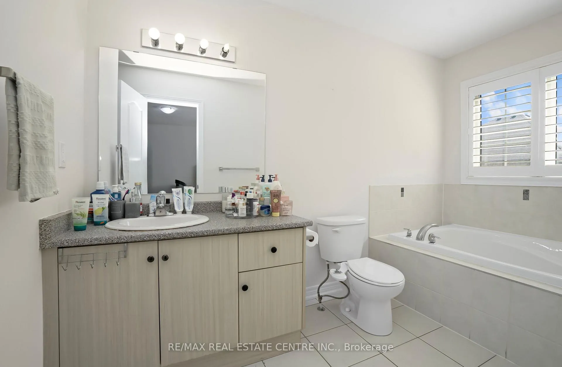 Photo 24 of 51 Ebury Drive, Brampton, Credit Valley — HOMEH