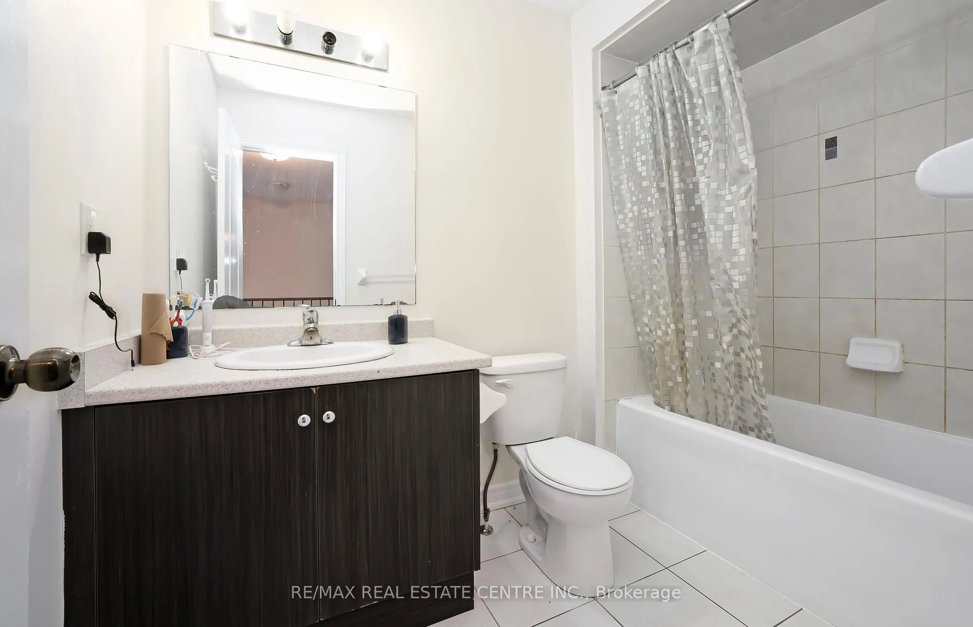 Photo 29 of 51 Ebury Drive, Brampton, Credit Valley — HOMEH