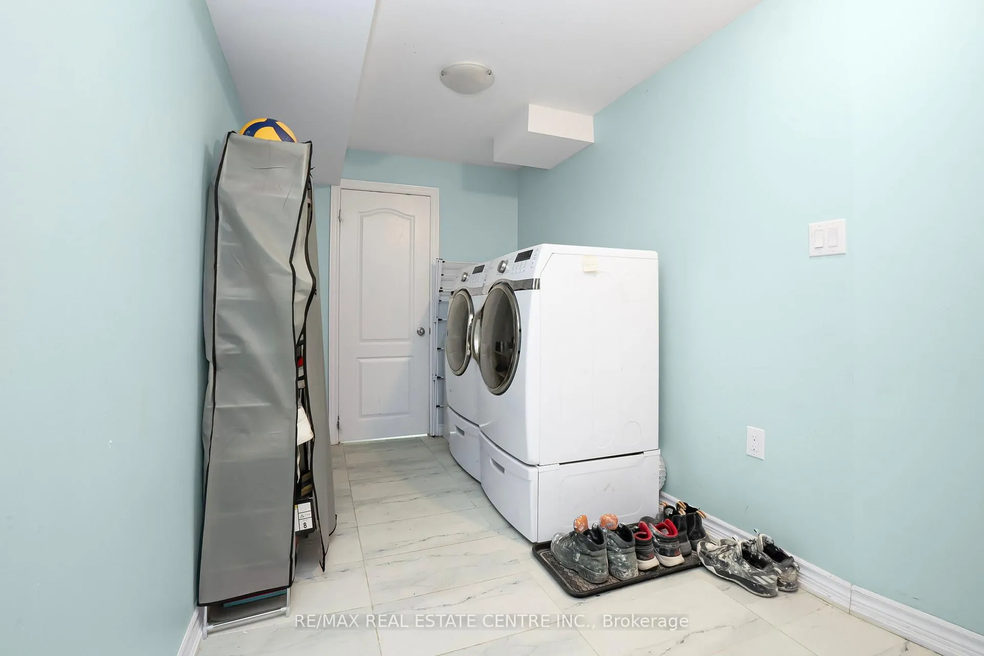 Photo 41 of 51 Ebury Drive, Brampton, Credit Valley — HOMEH