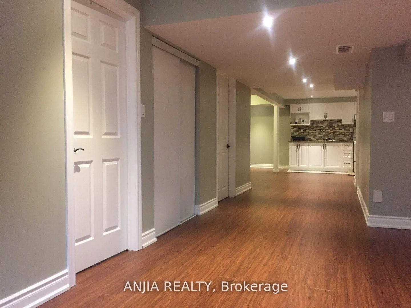 Photo 2 of Unit Bsmt, 103 Castleglen Boulevard, Markham, Berczy — HOMEH