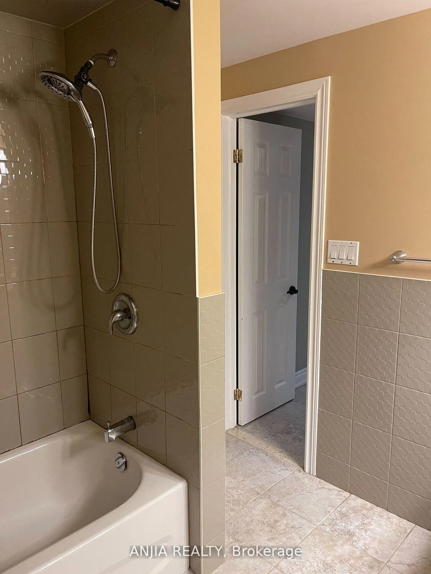 Photo 6 of Unit Bsmt, 103 Castleglen Boulevard, Markham, Berczy — HOMEH