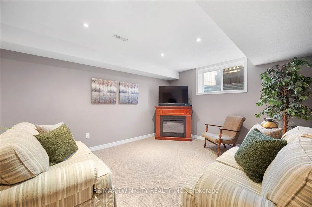 Photo 29 of 285 Doon South Drive, Kitchener, Doon South — HOMEH