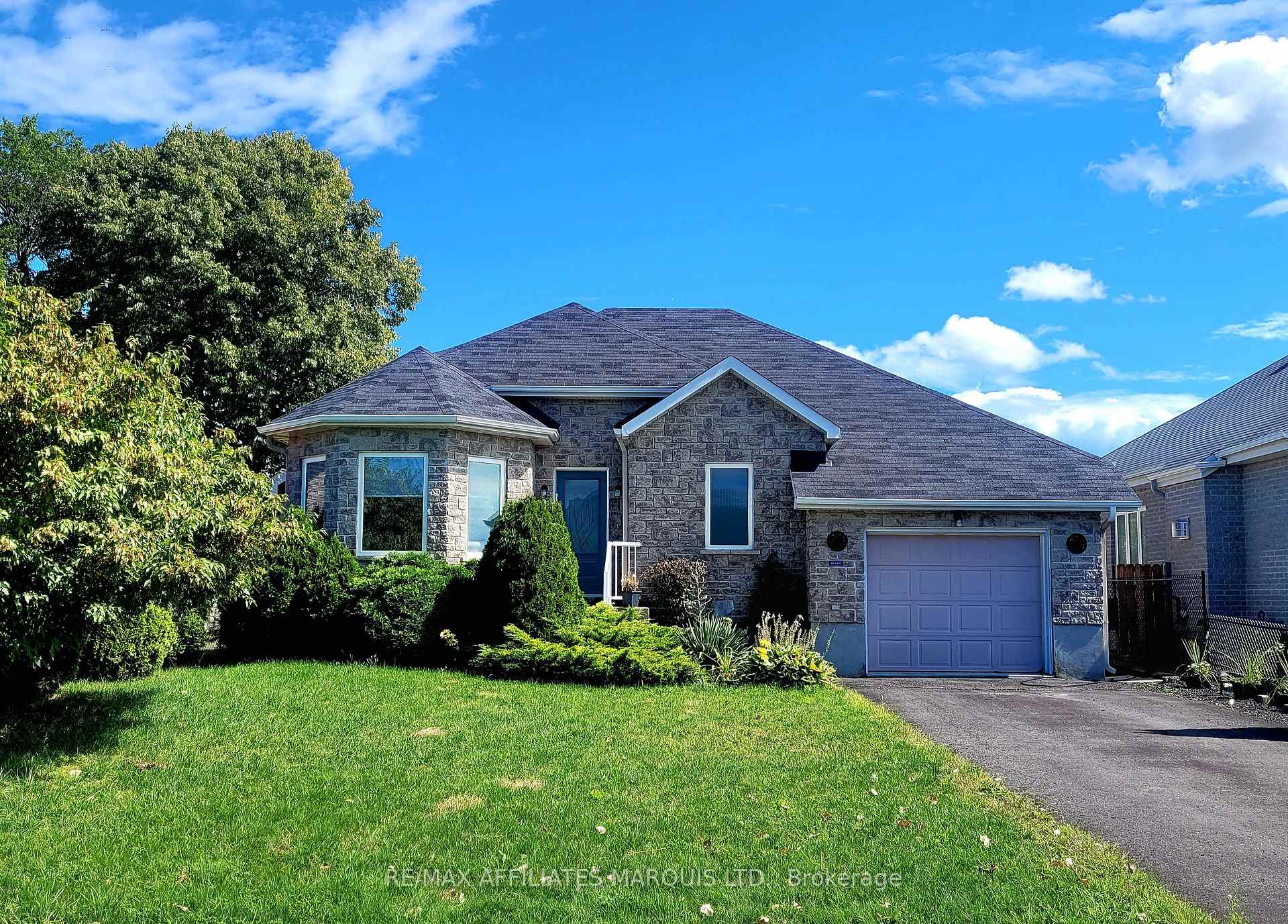 Front of 1286 Daprat Avenue