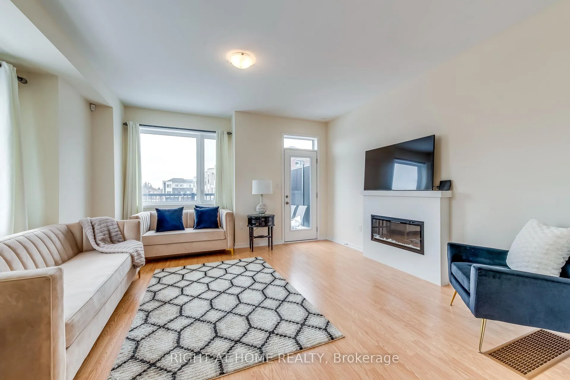 Photo 12 of 68 Lambert Lane, Caledon, Bolton East — HOMEH