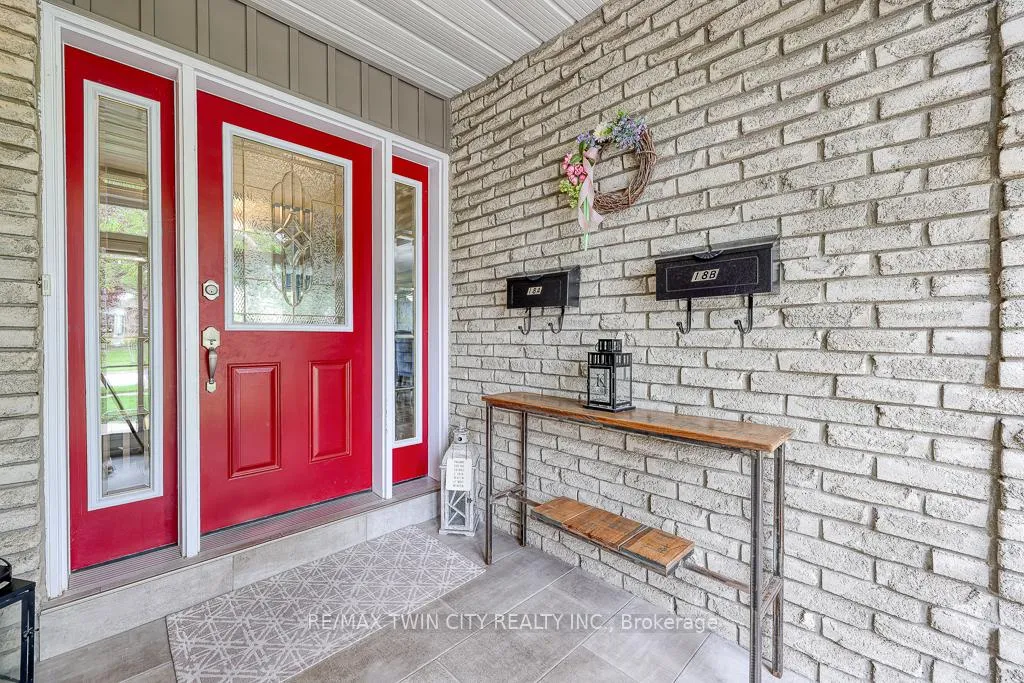 Photo 4 of 18 Charnwood Court, Kitchener — HOMEH