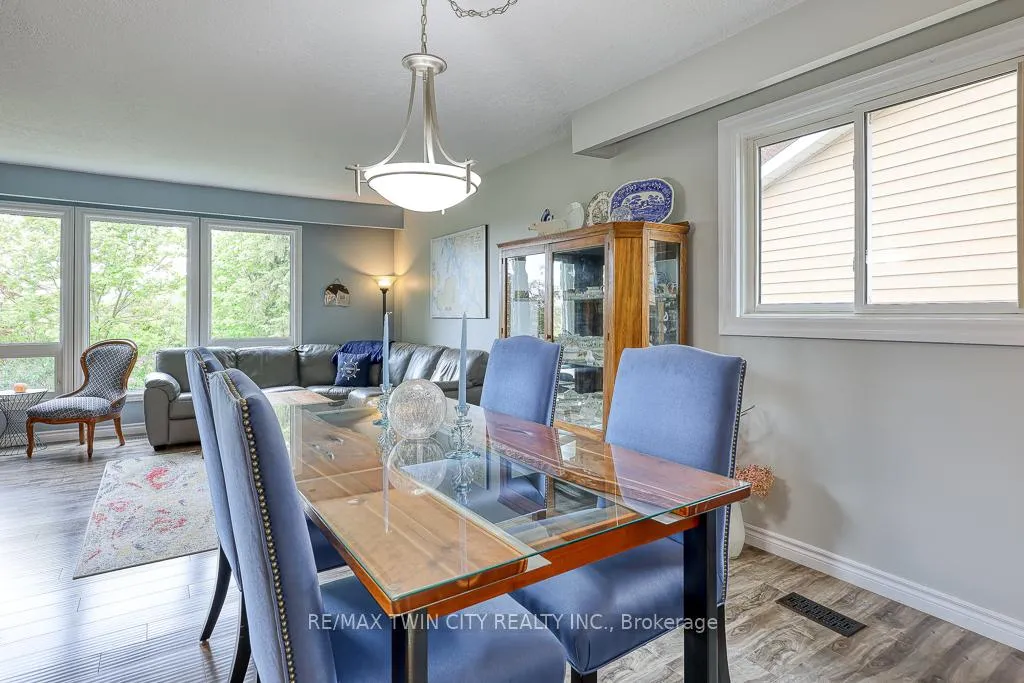 Photo 8 of 18 Charnwood Court, Kitchener — HOMEH
